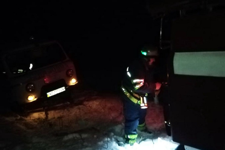 Під Дніпром рятувальники витягли "швидку…