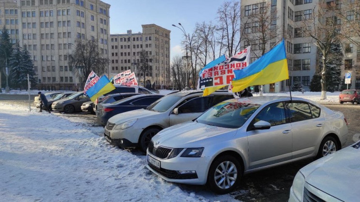 Харьковчане устроили автопробег против д…