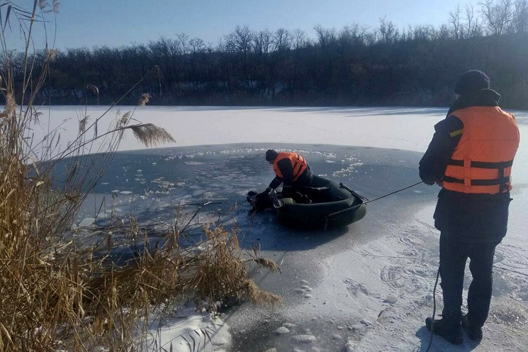 На Дніпропетровщині із затопленого кар'є…