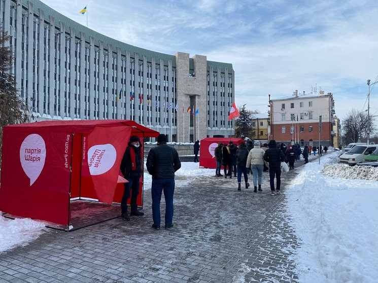 У Дніпрі прихильники Шарія встановили на…