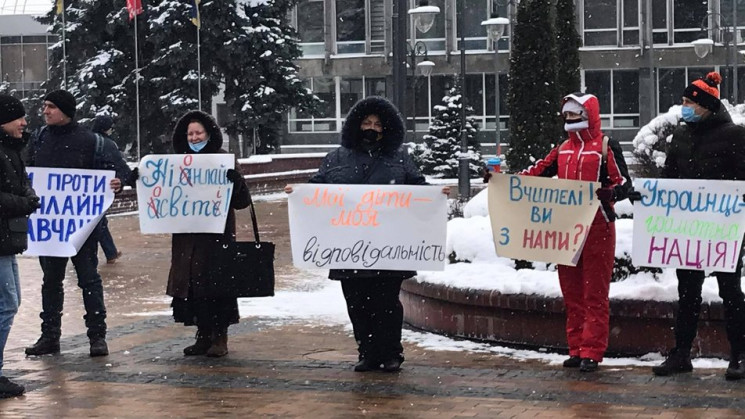 Несколько десятков винничан вышли на акц…