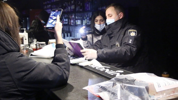У Вінниці поліція "накрила" кальян-бар…