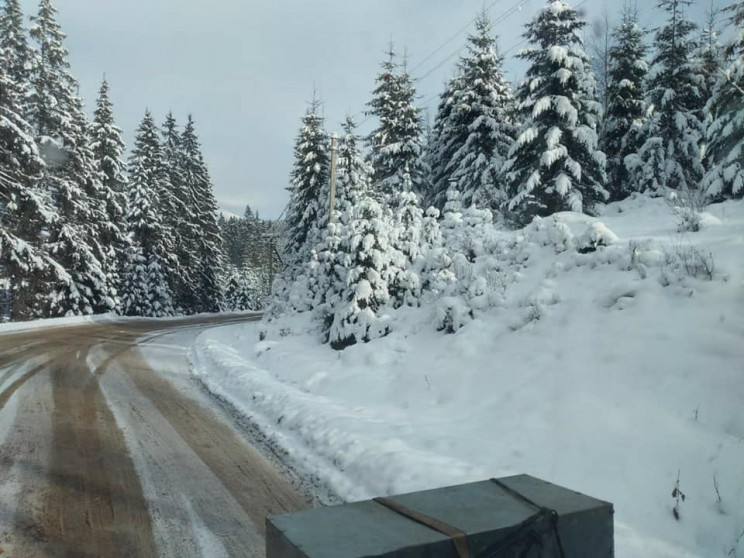 Зимові краєвиди: Вишківський перевал зам…