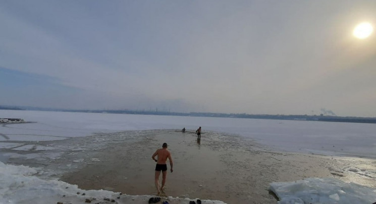 Несмотря на мороз и карантин: В крещенск…