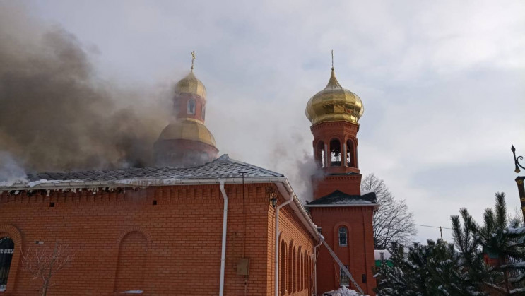 Рядом с Днепром сгорела церковь: Рухнул…