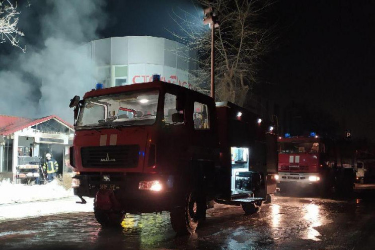 У Запоріжжі спалахнув будівельний магази…