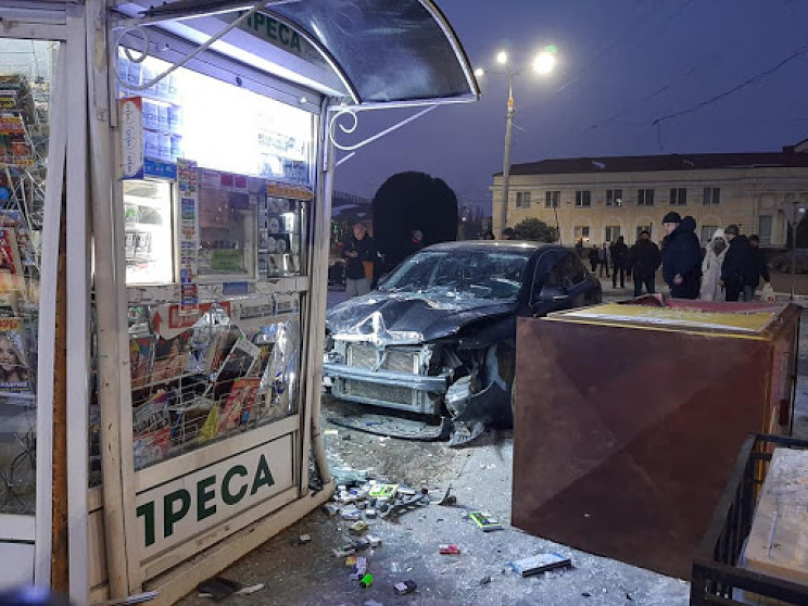 У Херсоні автівка з п'яним водієм на шал…