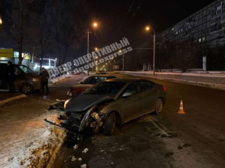 В Днепре "жестко" столкнулись две иномар…