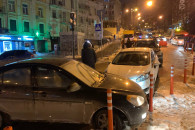 У центрі Києва через прорив труби зіштов…