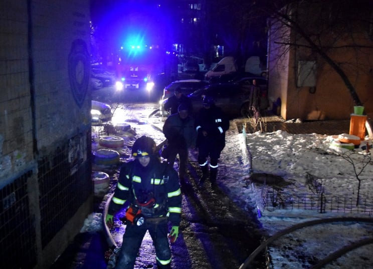 В Одессе тушили пожар в подъезде многоэт…