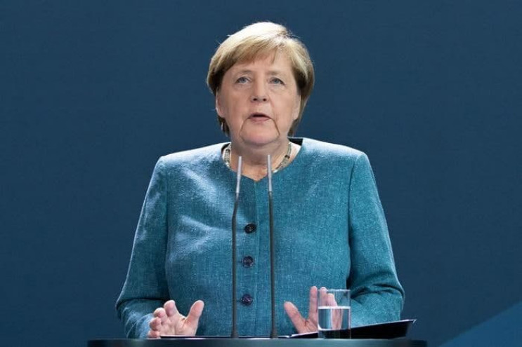 Меркель запропонувала Путіну допомогу у…