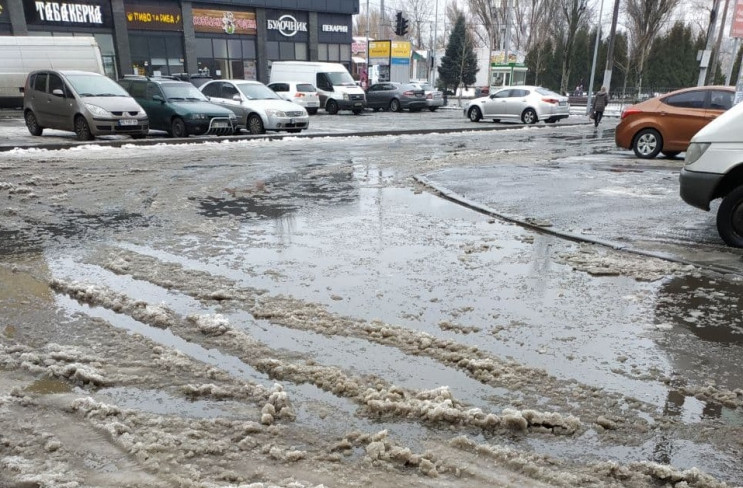 Як дороги Дніпра перетворилися на річки…