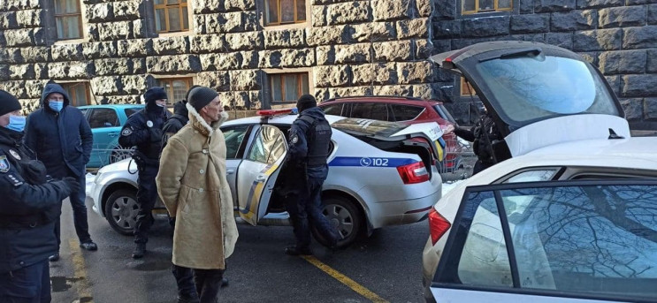 Під Верховною Радою затримали озброєного…