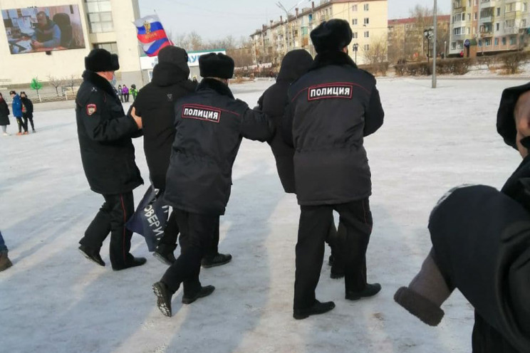 На России начались акции протеста сторон…