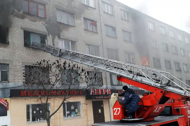 На Днепропетровщине жителей из горящего…