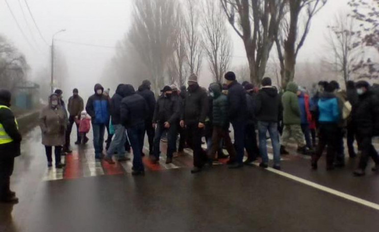 В Каменском митингующие перекрыли трассу…