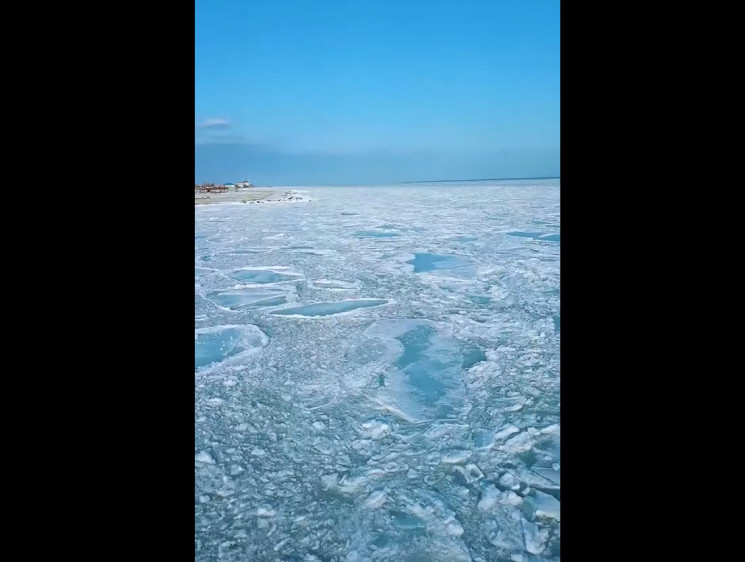 В Запорожской области сняли ледоход на А…