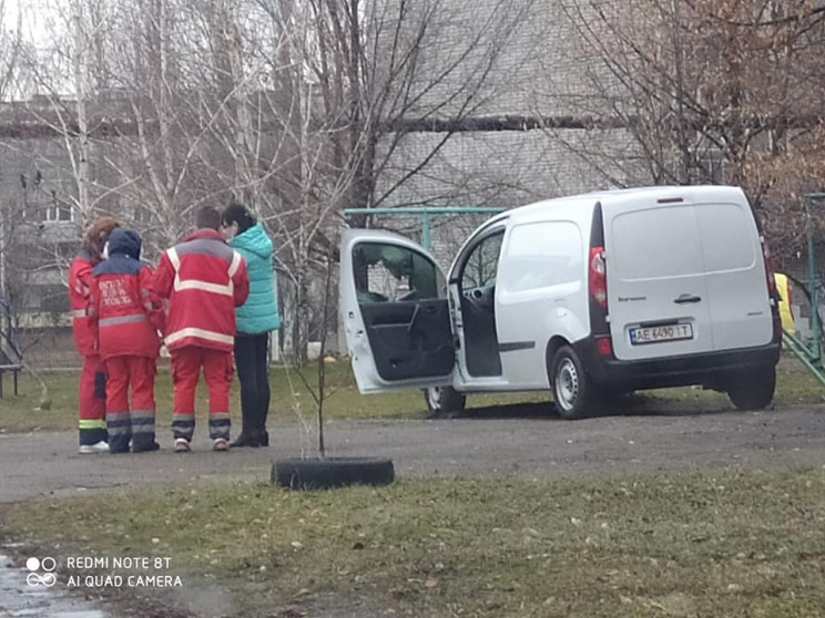 На Дніпропетровщині автівка із мертвим в…