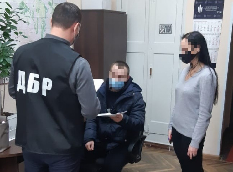 В Харькове полицейского подозревают в со…