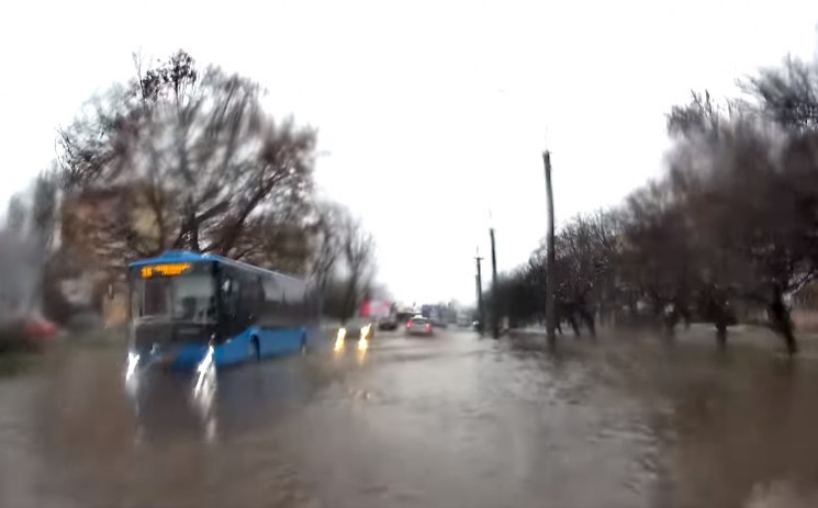 Негода на Закарпатті: Як вулиці Ужгорода…