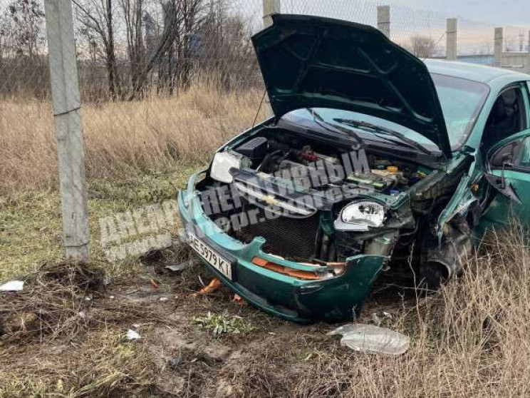 В Днепре легковушка на встречной полосе…