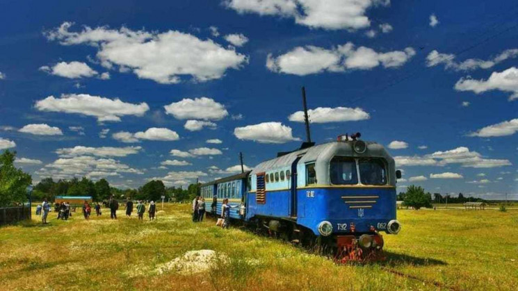 Невідомі демонтують Боржавську вузькокол…