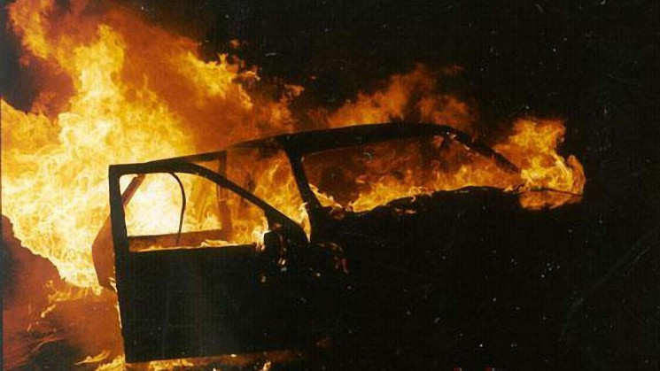 На Тернопільщині вщент згоріла автівка…