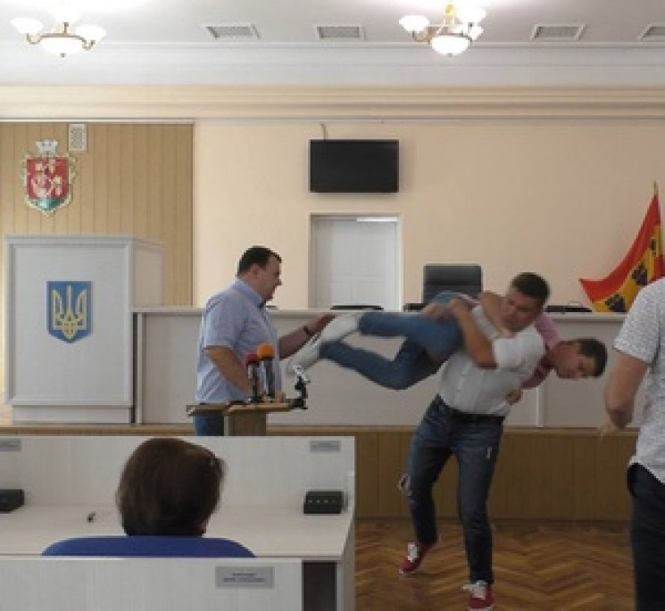Одесчина: Депутаты подрались после сесси…