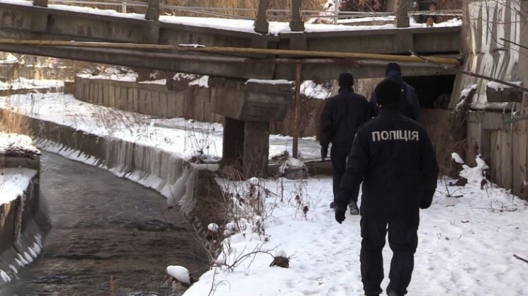 У Києві в річці знайшли тіло військового…