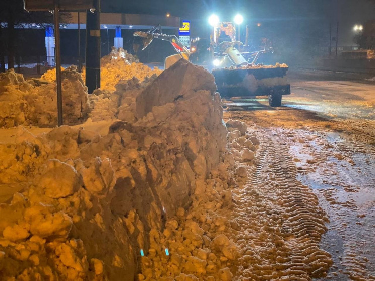 Сильна хуртовина й ожеледь на дорогах: В…