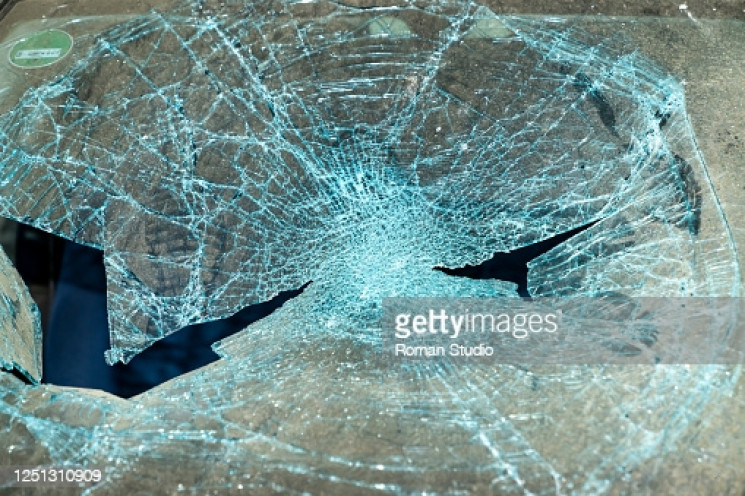 ДТП на Хустщині: Авто влетіло у дерево…