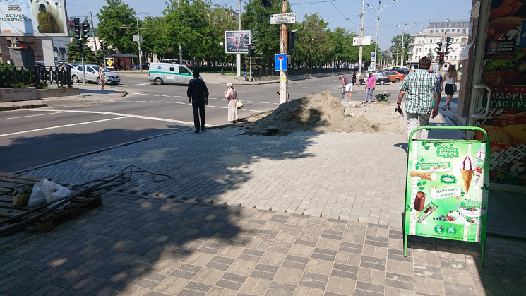В центре Днипра завершают ремонт тротуар…