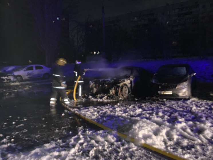 В Харькове вблизи жилой высотки сгорели…