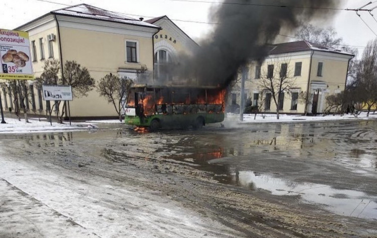 В Харькове на остановке сгорел пассажирс…