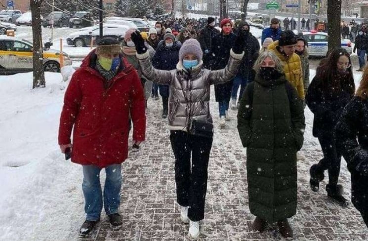 На Росії на акціях у підтримку Навальног…