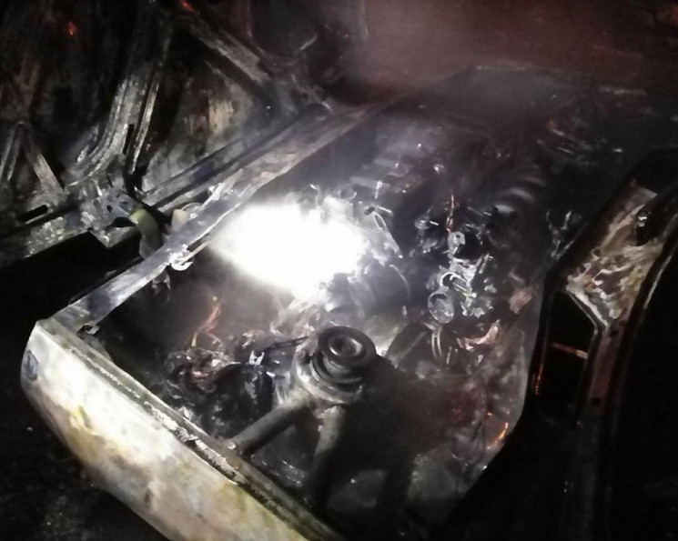 В Запорожье ночью горел автомобиль…