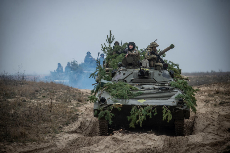 Поряд із Дніпром понад півтисячі військо…