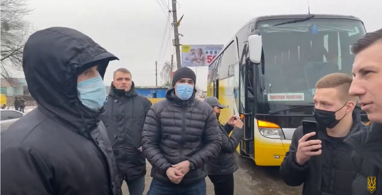 У Харкові блокували автобус із активіста…
