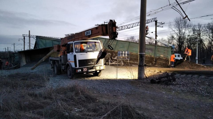 На Днепропетровщине поезд сошел с рельсо…