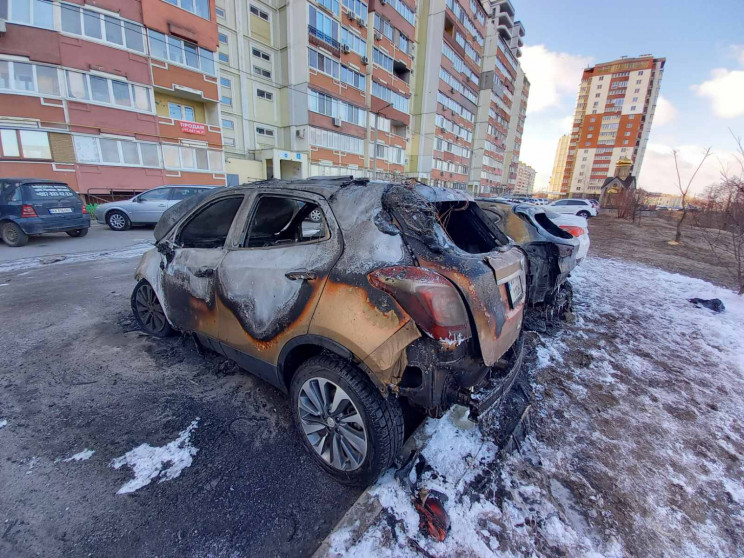 Под Харьковом на парковке сгорели три ма…