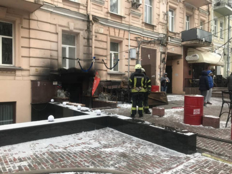 У Києві загорілось кафе біля бізнес цент…