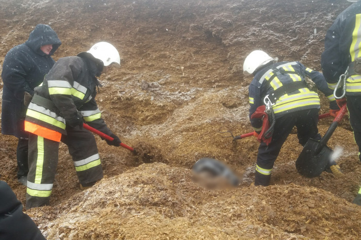 В Хмельницкой области под завалами силос…