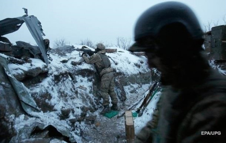 Окупанти на Донбасі поранили українськог…