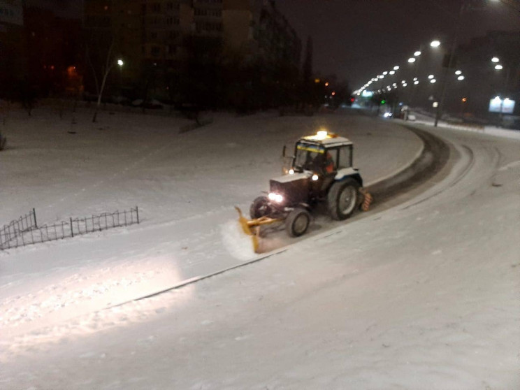 Снігопад у Києві: Як столичні дорожники…