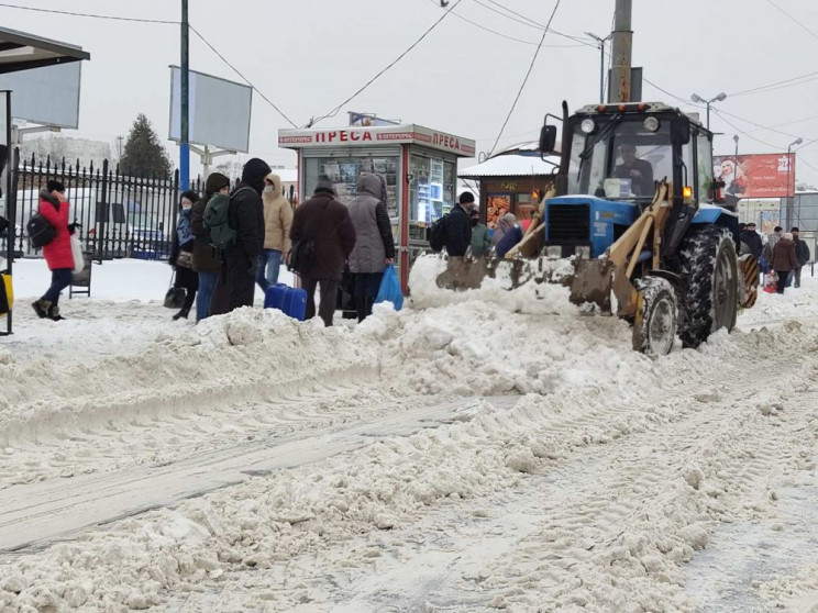 Як у Львові прибирають сніг (ФОТОРЕПОРТА…