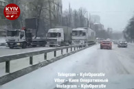 Заборона в’їзду не діє: У Києві фури заб…