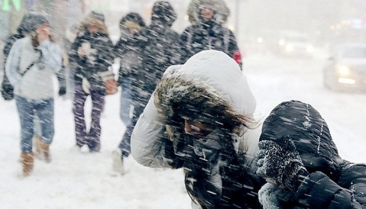 Сильний вітер та льодяний дощ: На Харків…