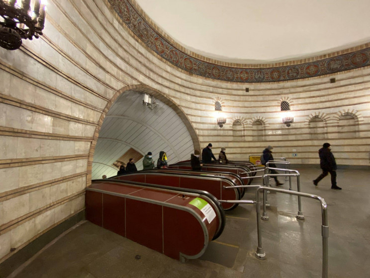 На ремонт ескалаторів на метро "Золоті в…