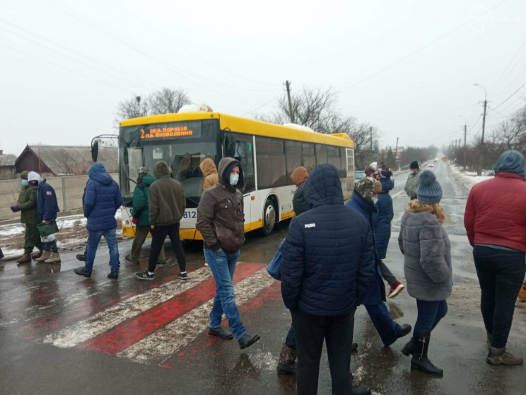 В Мариуполе верующие помолились и перекр…