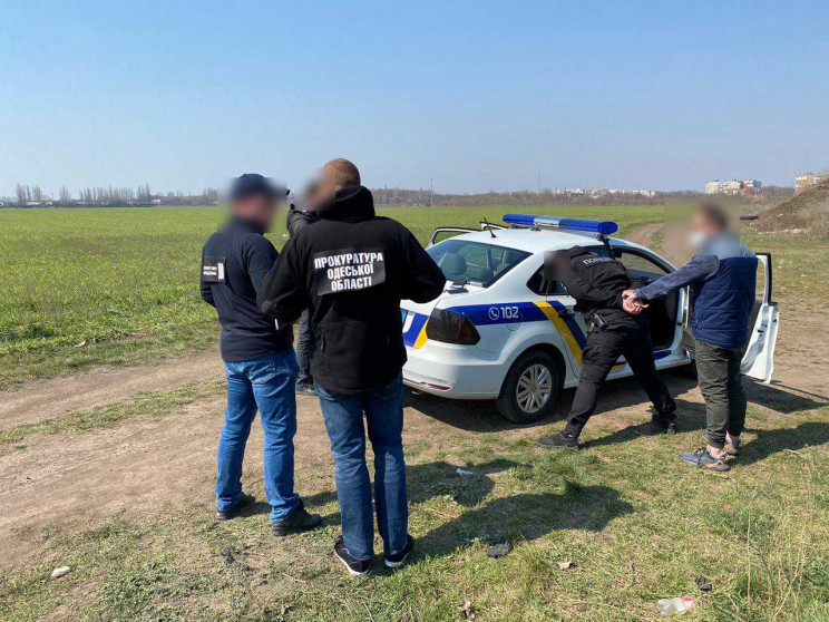 Одесских полицейских подозревают в сбыте…